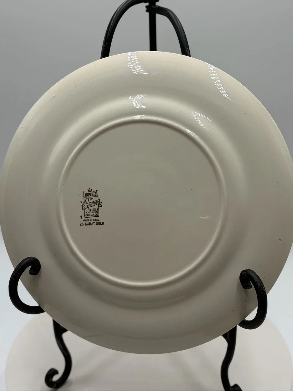 Decorative Carriage Motif Ceramic Dinner Plate in Cream and Green 23K Gold Trim
